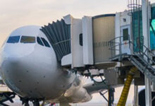 Uznemirujući slučaj u avionu: Državljanin Sjeverne Makedonije osumnjičen za bludne radnje nad maloljetnicom