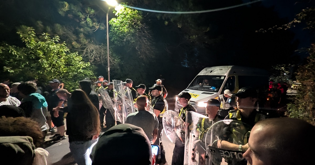 Tenzije na jugu Engleske: Sukobi u luci Portsmut tokom dolaska migranata