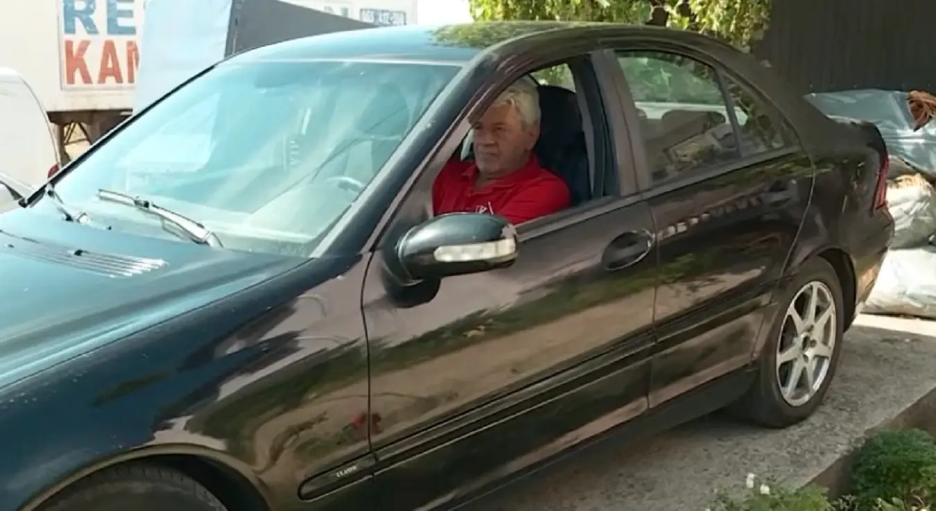Ljubiša postavlja mercedes na groblju: Neobičan objekat sa kamerama i rasvjetom
