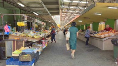 U toku priprema zimnice u Banjaluci: Štandovi puni, cijene rastu