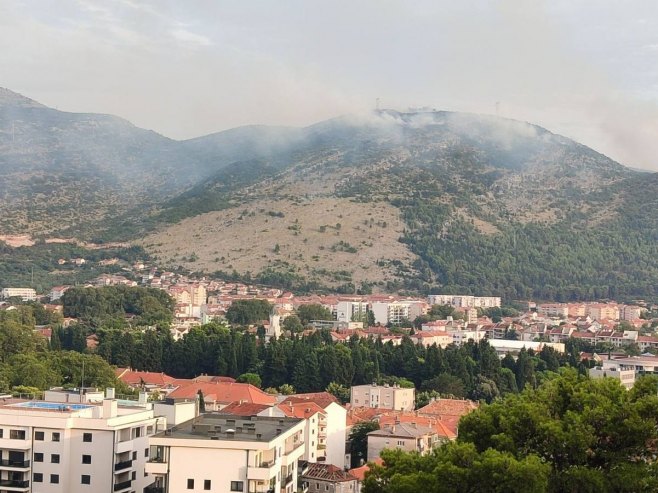 Noć bez aktivnih požara u Trebinju, ekipe ostaju na terenu
