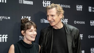 Liam Neeson i Stella Stocker držeći se za ruke stigli na festival u Torontu