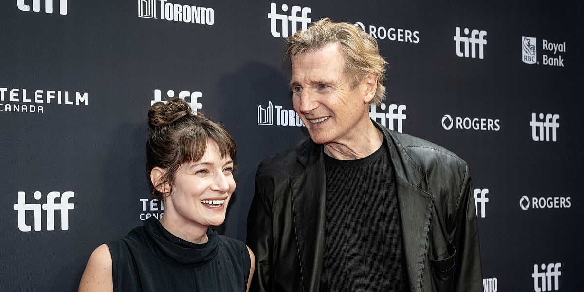 Liam Neeson i Stella Stocker držeći se za ruke stigli na festival u Torontu