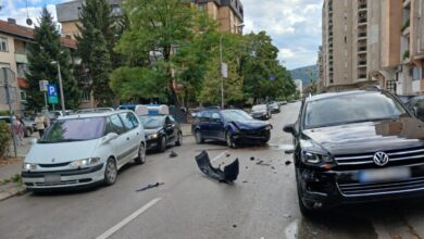 Težak sudar u centru Banjaluke: Uništen automobil u Ulici Nikole Pašića