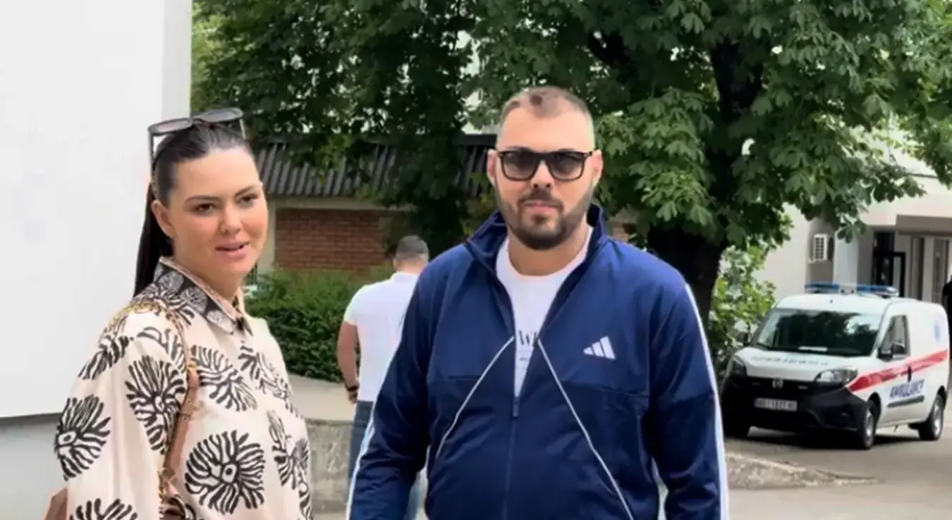 Fotografija Slobe Vasića u mantiji uzburkala javnost: Supruga Jelena otkrila istinu