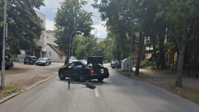 Saobraćajna nezgoda u Banjaluci: Sudar automobila i električnog trotineta