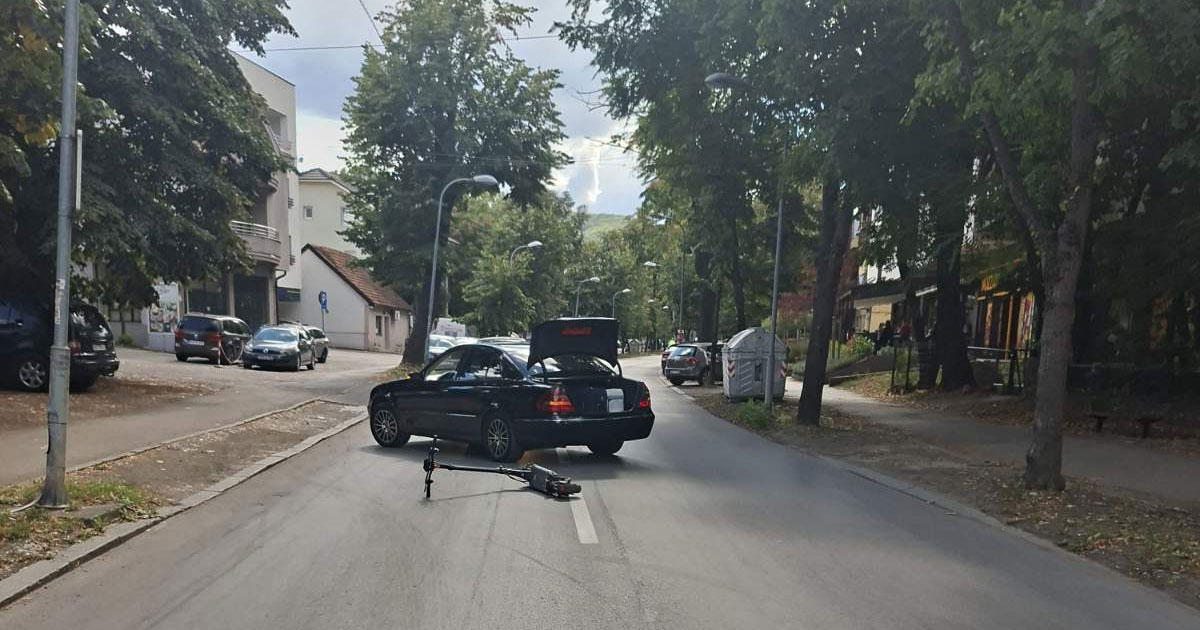 Saobraćajna nezgoda u Banjaluci: Sudar automobila i električnog trotineta
