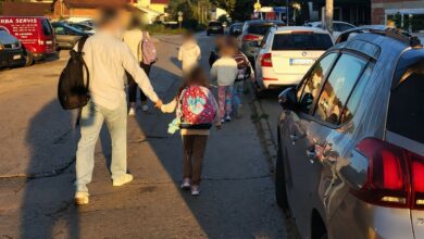 Reakcija gradskih vlasti na apele roditelja: Rješava se problem nepropisnog parkiranja u Lazarevu
