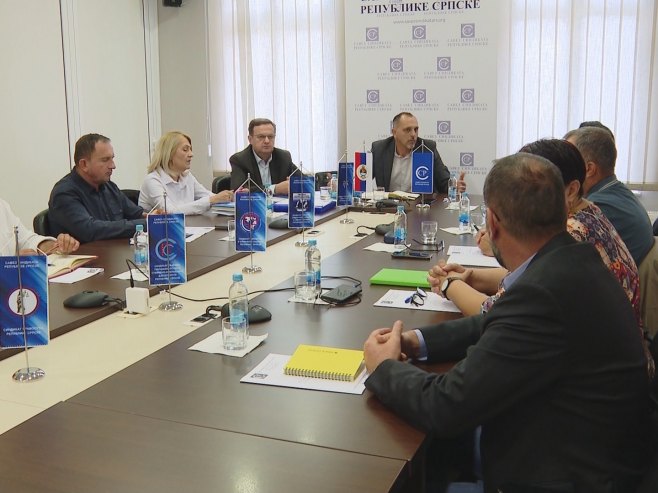 Plate radnika u privredi daleko ispod prosjeka dok dobit preduzeća bilježi rast