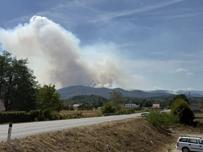 Požar kod Teslića pod kontrolom, kod Kupresa i Bihaća vatra i dalje prijeti