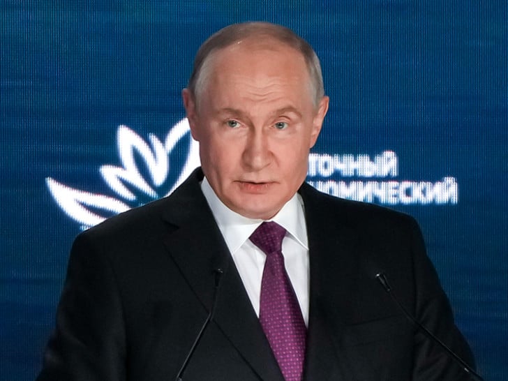 Putin: Postoji šansa za okončanje rata, ali uz pregovore