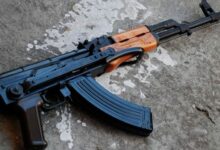 Pucao iz automatske puške u dvorištu: Pijanom muškarcu u Banjaluci oduzeto oružje
