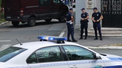 Težak udes na Zelenom vencu: Autobus udario u dva taksija i uletio u radnju