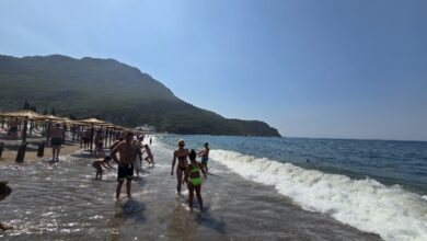 Uspješna sezona na crnogorskom primorju donijela i brojne nepravilnosti na plažama