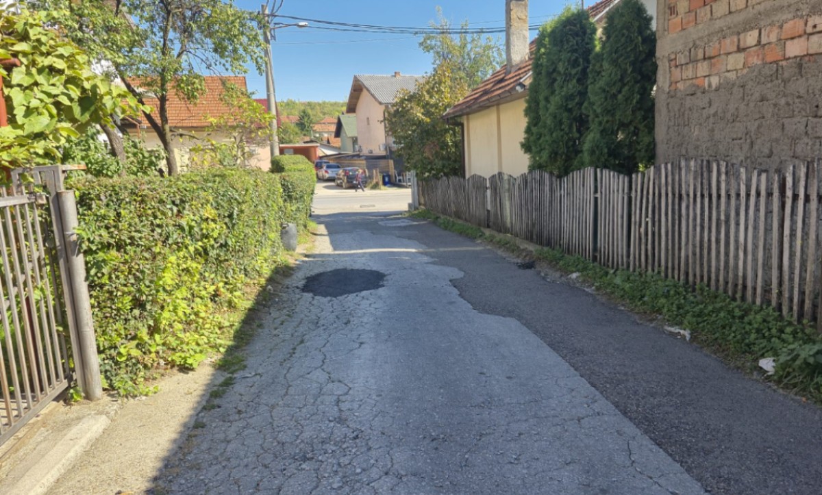 Sanirana rupa na Laušu: Uklonjen panj koji je upozoravao vozače