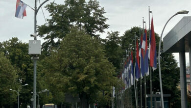Banjaluka u svečanom ruhu: Istaknute zastave Srpske i Srbije