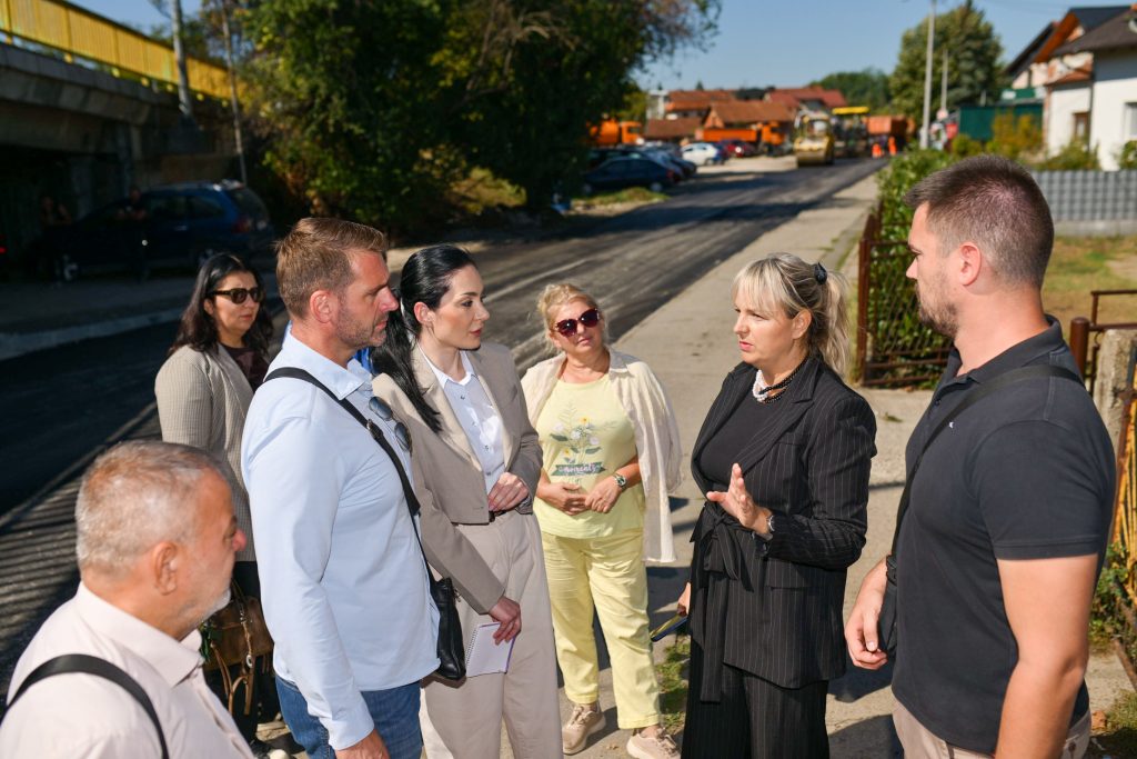 Počelo asfaltiranje Ulice Vasilija Ostroškog u naselju Lazarevo