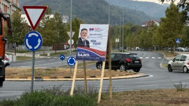 Predizborni panoi od letvica uz raskrsnice u Banjaluci bez jasnog odobrenja
