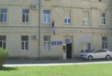 Zbog nasilničkog ponašanja u Gackom uhapšena dva lica