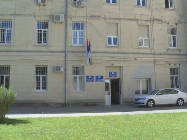 Zbog nasilničkog ponašanja u Gackom uhapšena dva lica