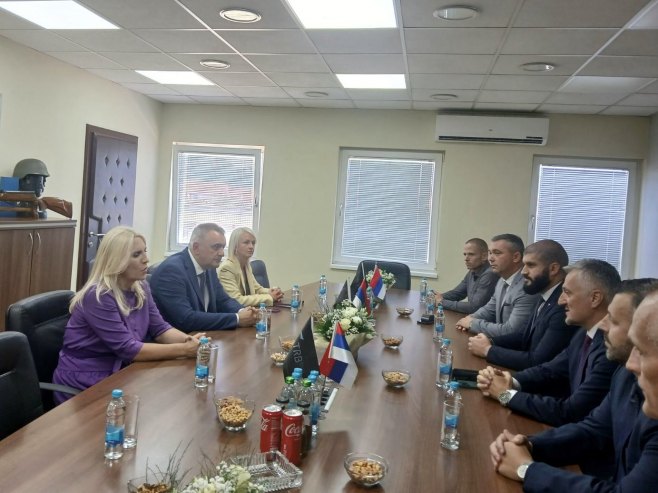 Minić i Cvijanovićeva u posjeti Bratuncu i Potočarima