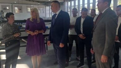 Minić i Cvijanović obećali pomoć firmi Okno u Potočarima