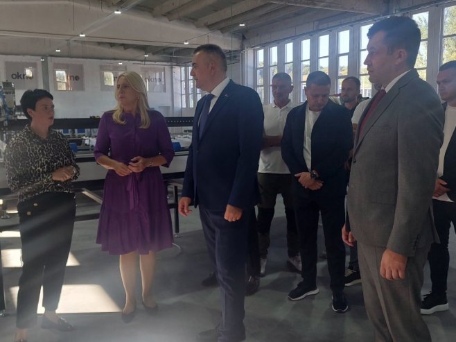 Minić i Cvijanović obećali pomoć firmi Okno u Potočarima