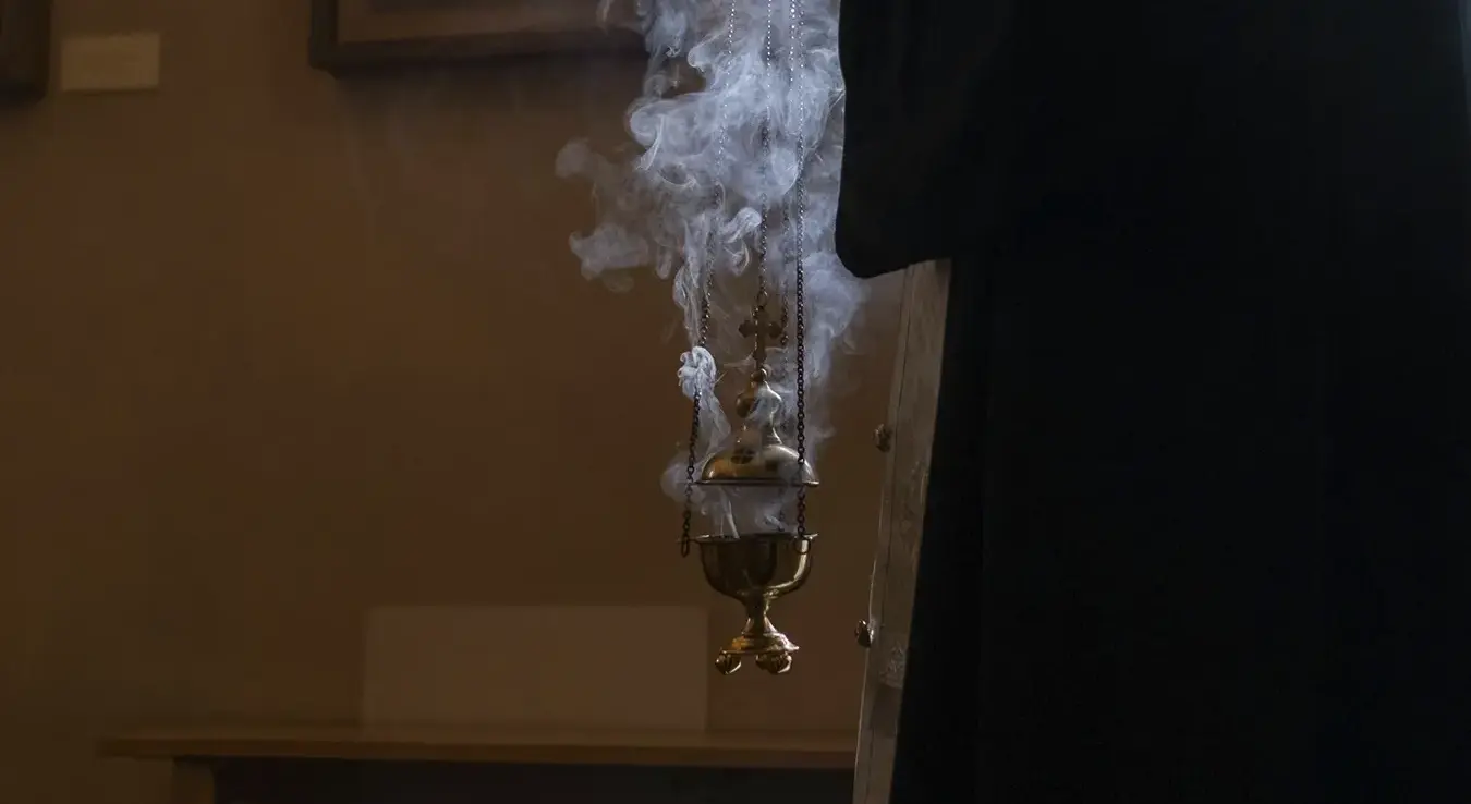 Kako se pravilno odlaže pepeo nakon kađenja doma