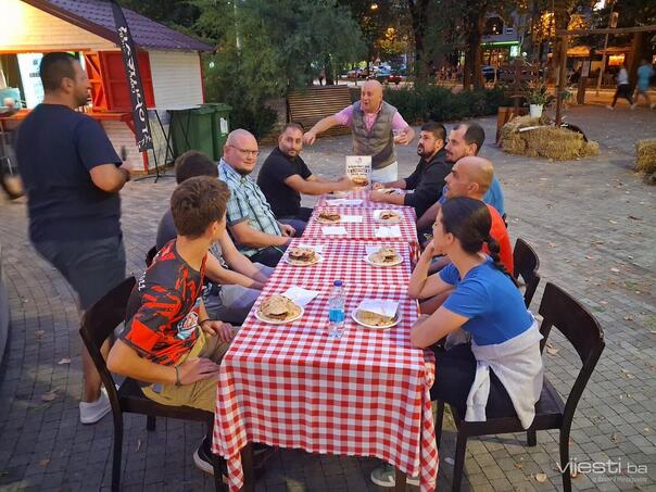 Refik Kulić pobjednik u brzom jedenju ćevapa na banjalučkom festivalu