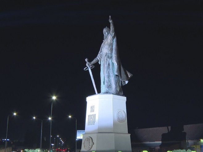 Spomenik knezu Lazaru u Lazarevu podijelio javnost i struku