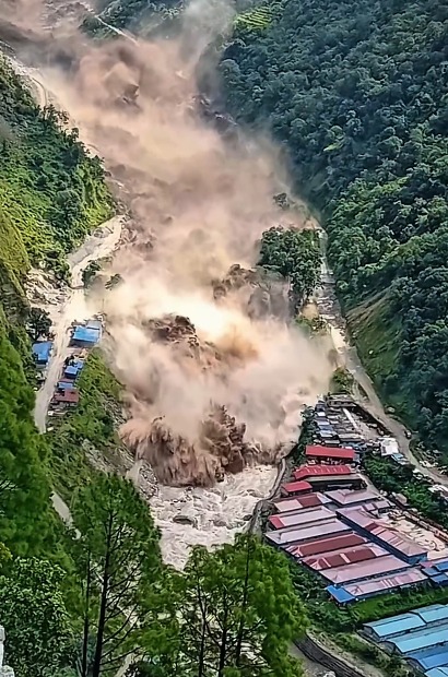 U Nepalu spasena dva živa radnika iz tunela nakon poplava
