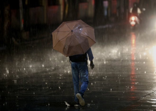 Snažan uragan Polo stiže do obala Meksika: Dvoje stradalih i hiljade vojnika na terenu