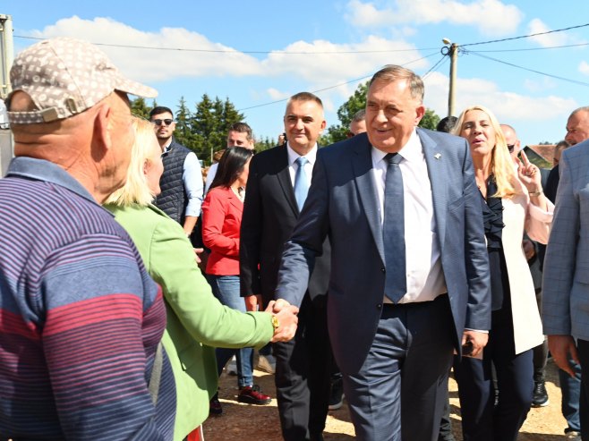 Podrška na Manjači potvrda politika SNSD-a, poručio Dodik