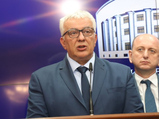 Andrija Mandić potpisao inicijativu kojom predlaže svoje razrješenje sa čela parlamenta
