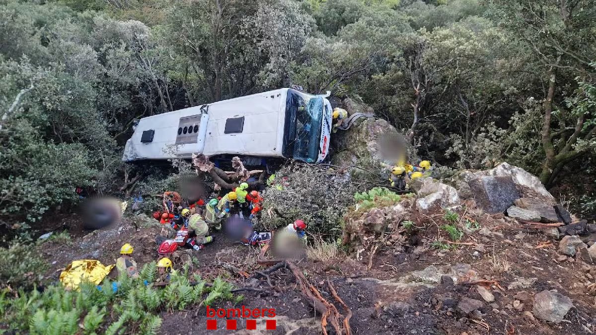 Saobraćajna nesreća u Španiji: Autobus sletio niz nasip