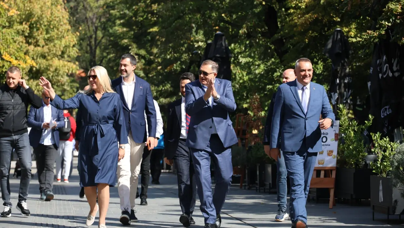 Funkcioneri SNSD-a prošetali centrom Banjaluke dan nakon izbora