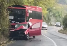 Sudar autobusa i automobila na putu Tuzla - Dubrave: Saobraćaj se odvija jednom trakom