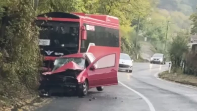 Sudar autobusa i automobila na putu Tuzla - Dubrave: Saobraćaj se odvija jednom trakom