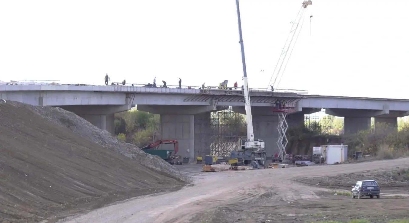 Dionica autoputa Bijeljina-Rača veliko gradilište, radovi teku na više lokacija