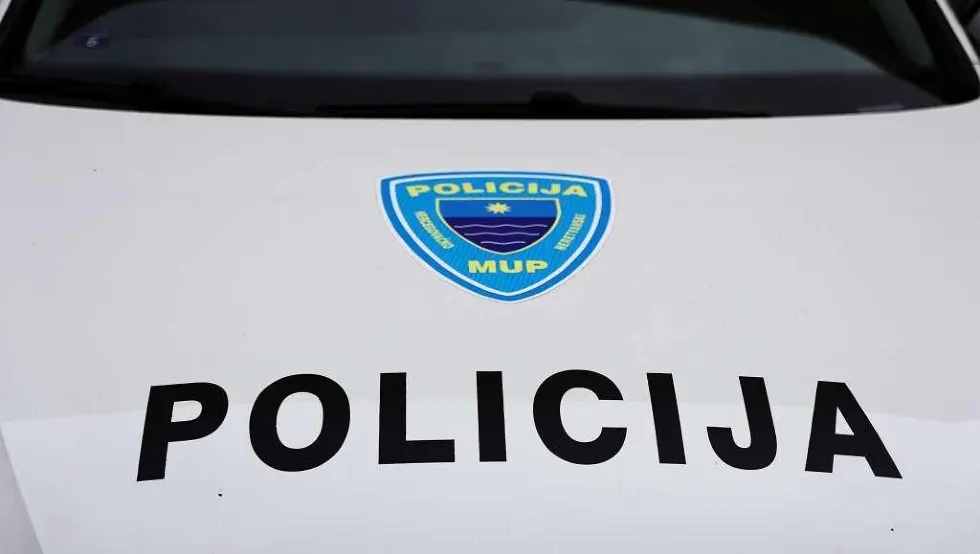 Tragedija kod Bugojna: Šesnaestogodišnjak stradao nakon pada sa vozila, predložen pritvor