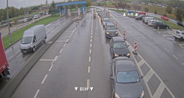 Pojačan saobraćaj na prelazima Gradiška, Brod i Velika Kladuša