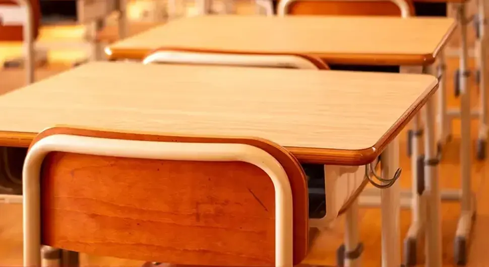 Dojava o bombi u Gradačcu: Evakuisani učenici i prekinuta nastava