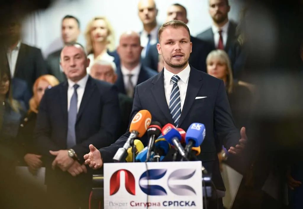 Kriza u SDS-u i novo preslagivanje na političkoj sceni