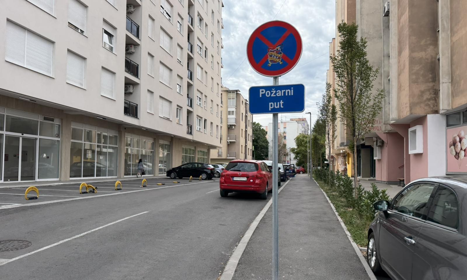 Požarni put u Banjaluci pretvoren u prečicu i divlji parking