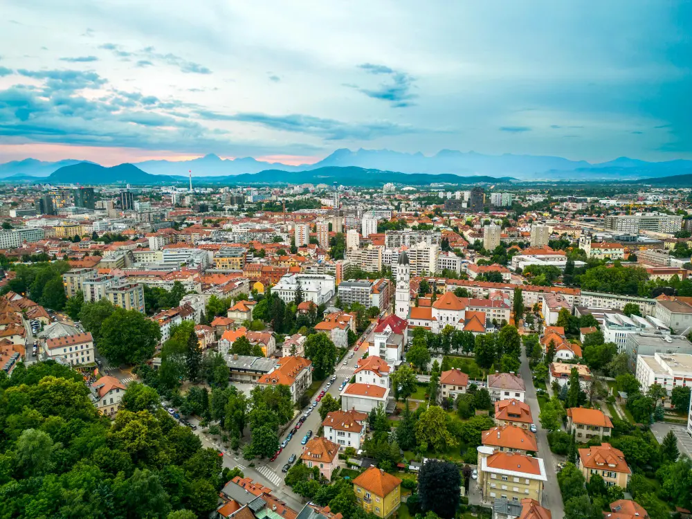 Glasanje u Sloveniji sutra donosi četiri referenduma pred birače