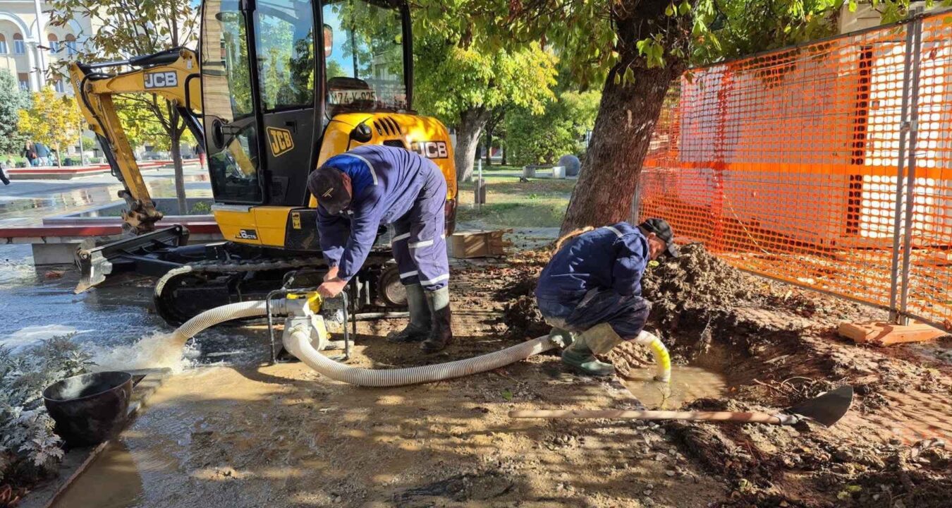 Kvar na vodovodnoj mreži u centru grada: Pukla cijev kod Hrama Hrista Spasitelja