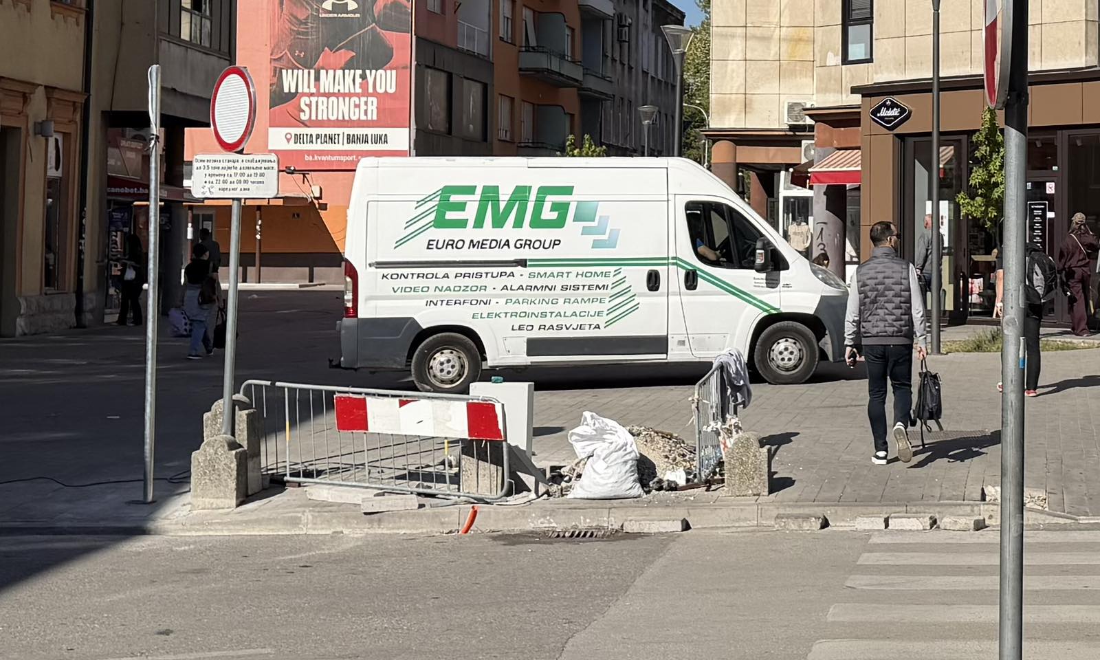 Zašto stubići u Gajevoj ulici ni poslije dva mjeseca nisu u funkciji