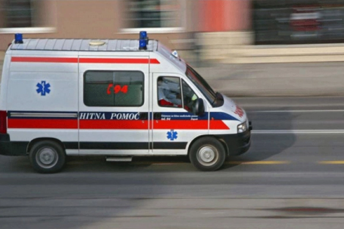 Teška nesreća u Beogradu: Kašika bagera pala na radnike
