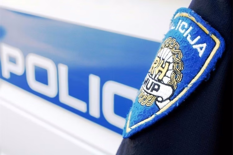 Policijska akcija u Splitu: Počela hapšenja članova Torcide zbog nacističkih parola