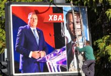 Zamjena plakata u Kotor Varošu oslikava izborni rasplet